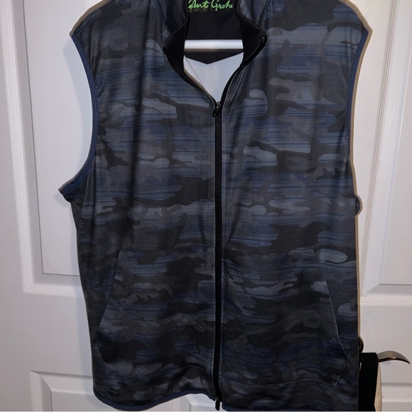 Robert Graham Vest - Picture 1 of 5